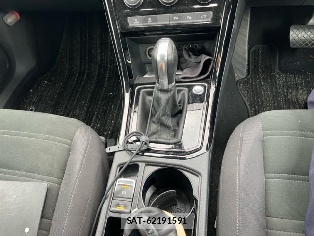 VolksWagen GOLF TOURAN 2018-09 8102708-16