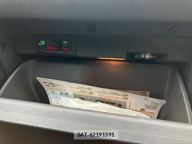 VolksWagen GOLF TOURAN 2018-09 8102708-21