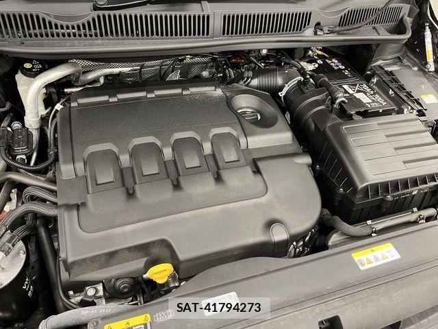 VolksWagen GOLF TOURAN 2023-11 8102706-13