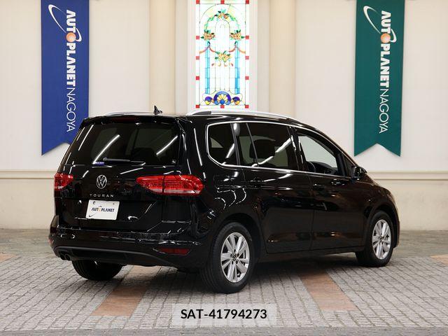 VolksWagen GOLF TOURAN 2023-11 8102706-2