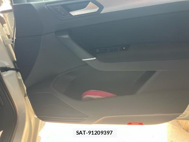 VolksWagen GOLF TOURAN 2017-08 8211017-11