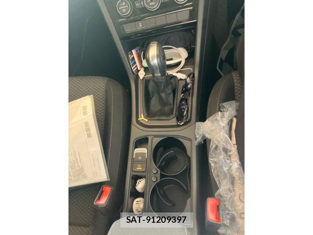 VolksWagen GOLF TOURAN 2017-08 8211017-17