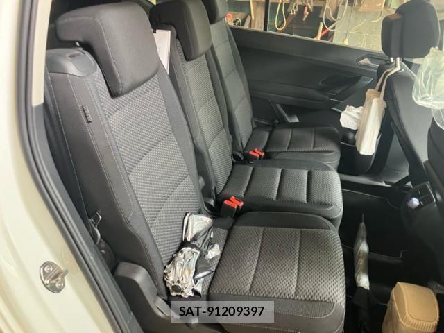 VolksWagen GOLF TOURAN 2017-08 8211017-23