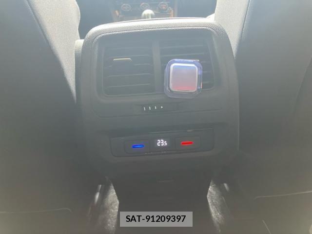 VolksWagen GOLF TOURAN 2017-08 8211017-24
