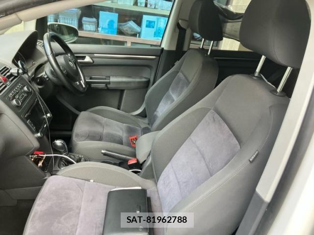VolksWagen GOLF TOURAN 2012-03 8211020-9