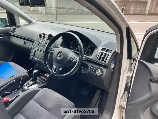 VolksWagen GOLF TOURAN 2012-03 8211020-12