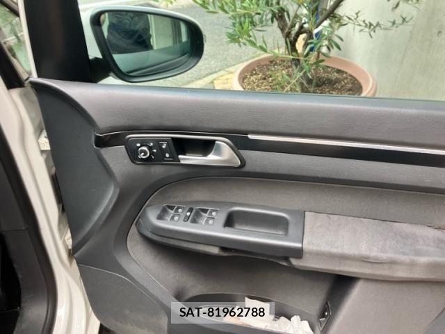 VolksWagen GOLF TOURAN 2012-03 8211020-13