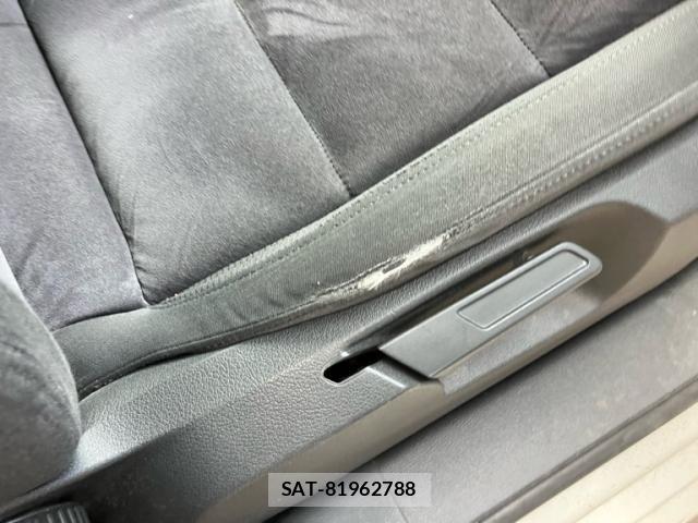 VolksWagen GOLF TOURAN 2012-03 8211020-15