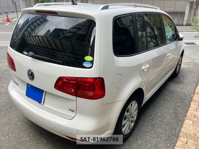 VolksWagen GOLF TOURAN 2012-03 8211020-1