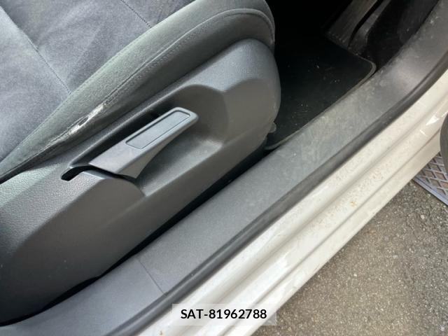 VolksWagen GOLF TOURAN 2012-03 8211020-22