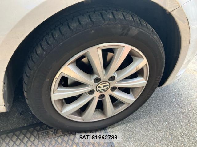 VolksWagen GOLF TOURAN 2012-03 8211020-3