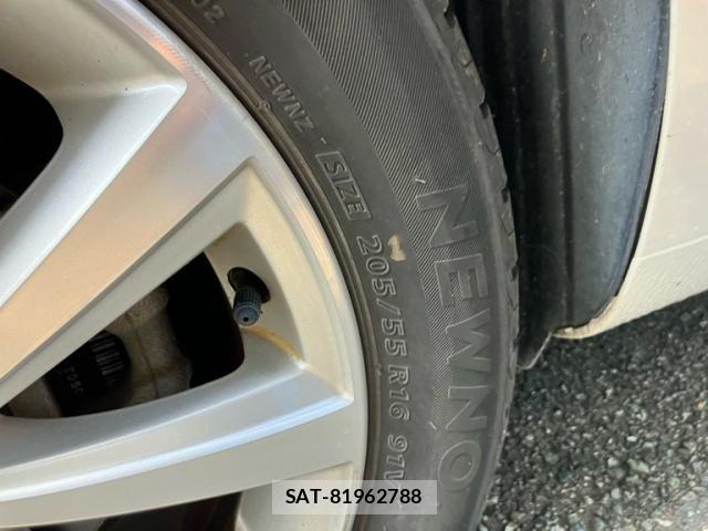 VolksWagen GOLF TOURAN 2012-03 8211020-4