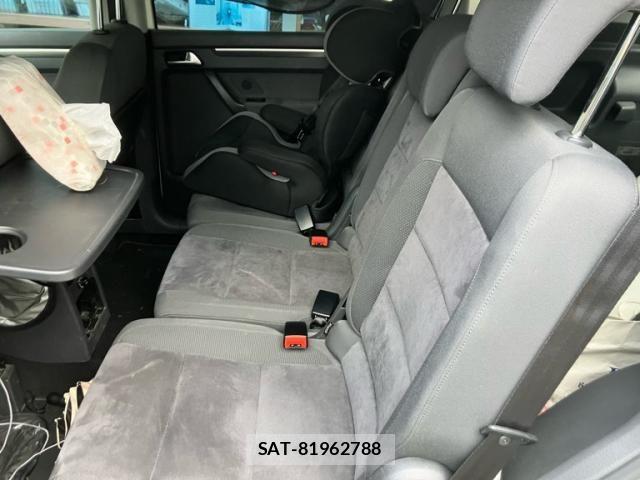 VolksWagen GOLF TOURAN 2012-03 8211020-8