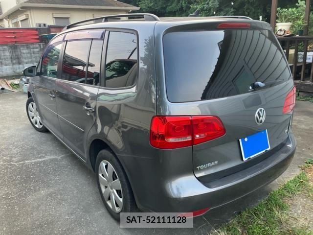 VolksWagen GOLF TOURAN 2013-12 8232404-5