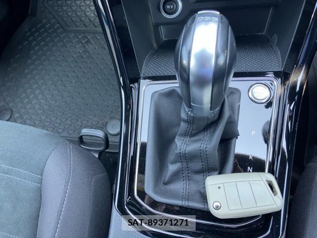 VolksWagen GOLF TOURAN 2019-06 8232401-16
