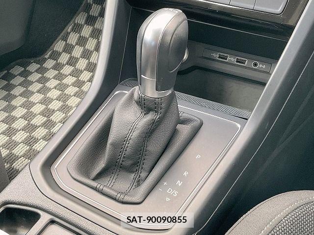 VolksWagen GOLF TOURAN 2019-06 8318076-11