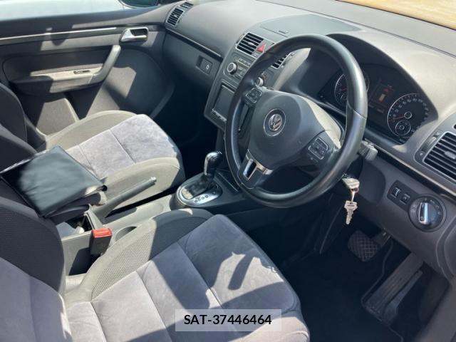 VolksWagen GOLF TOURAN 2011-05 8318080-9