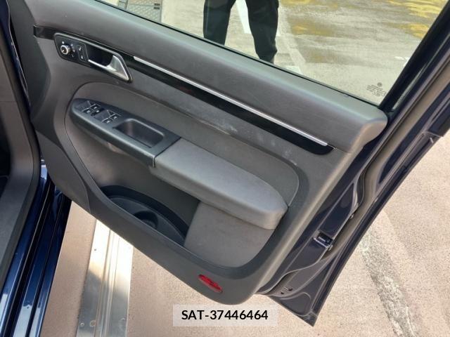 VolksWagen GOLF TOURAN 2011-05 8318080-14