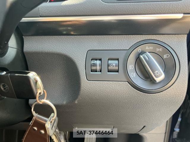 VolksWagen GOLF TOURAN 2011-05 8318080-15
