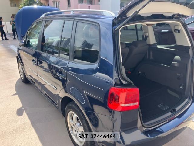 VolksWagen GOLF TOURAN 2011-05 8318080-4