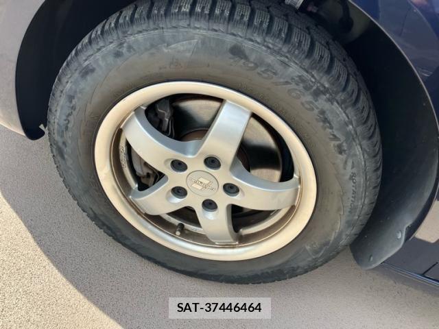 VolksWagen GOLF TOURAN 2011-05 8318080-8
