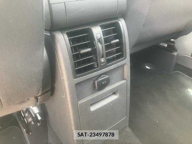 VolksWagen GOLF TOURAN 2014-02 8369737-12