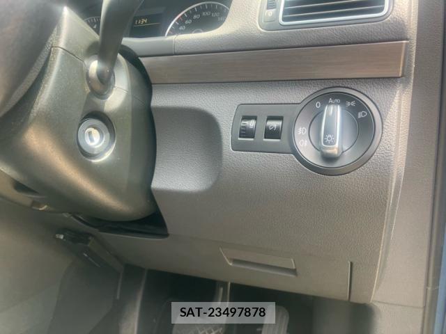 VolksWagen GOLF TOURAN 2014-02 8369737-16