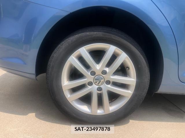 VolksWagen GOLF TOURAN 2014-02 8369737-4