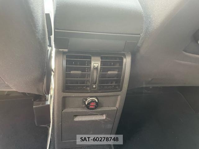 VolksWagen GOLF TOURAN 2010-05 8369739-12