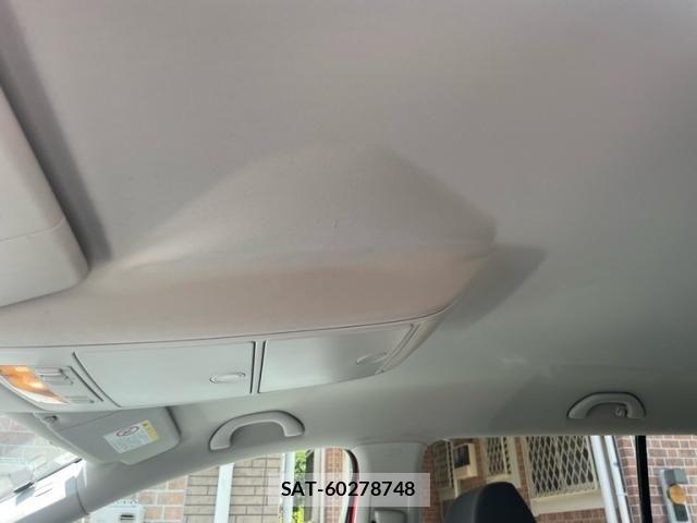 VolksWagen GOLF TOURAN 2010-05 8369739-14