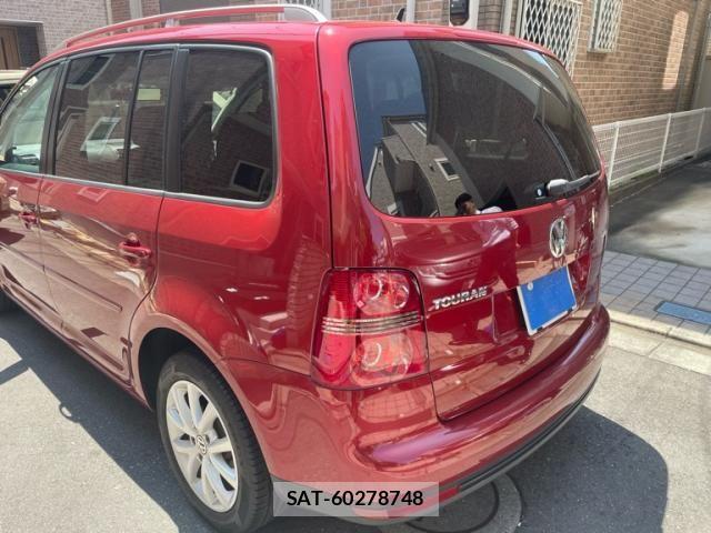 VolksWagen GOLF TOURAN 2010-05 8369739-7