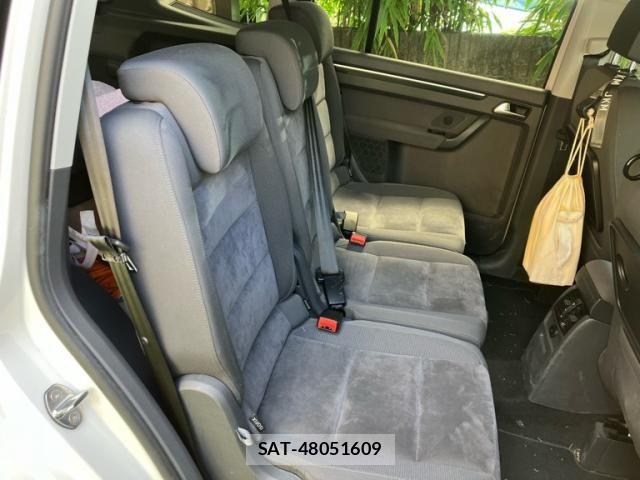 VolksWagen GOLF TOURAN 2013-11 8372383-12