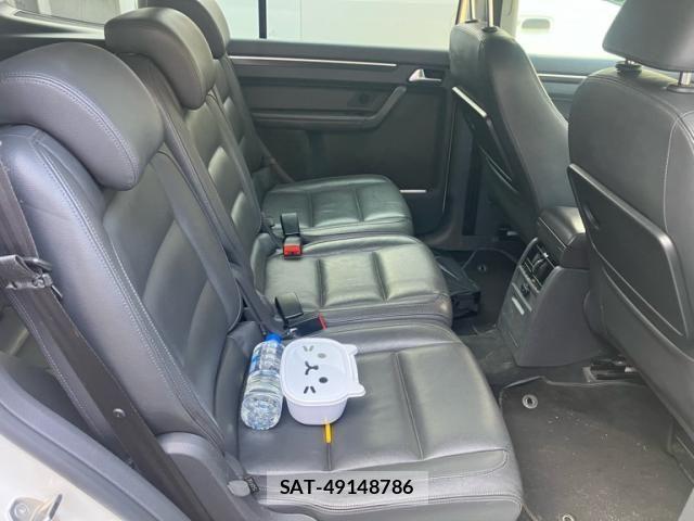 VolksWagen GOLF TOURAN 2011-10 8439104-22