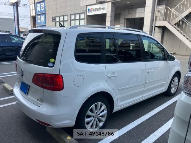 VolksWagen GOLF TOURAN 2011-10 8439104-3