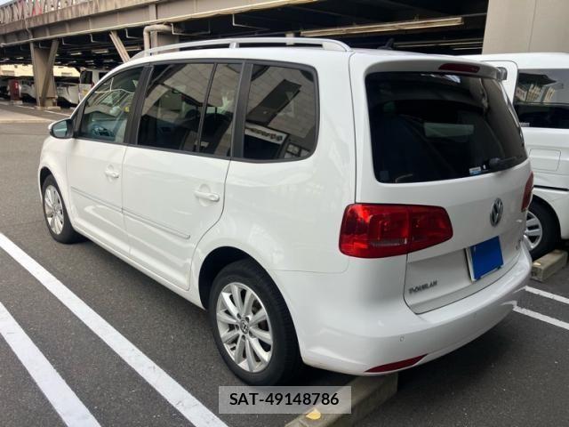VolksWagen GOLF TOURAN 2011-10 8439104-4