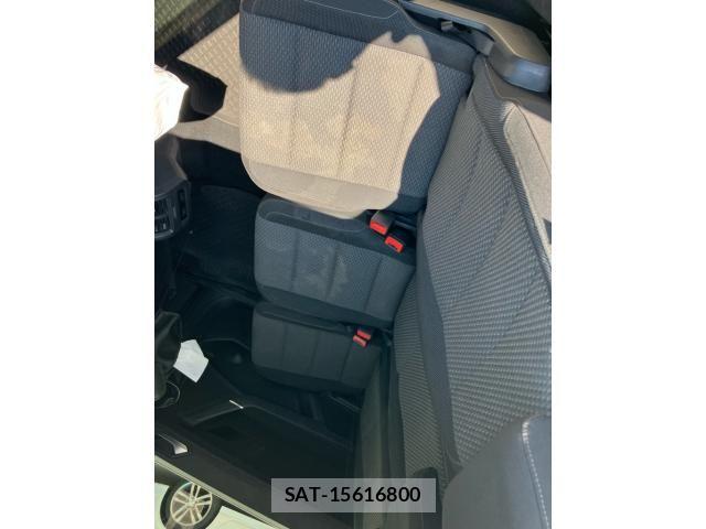 VolksWagen GOLF TOURAN 2017-06 8564091-13