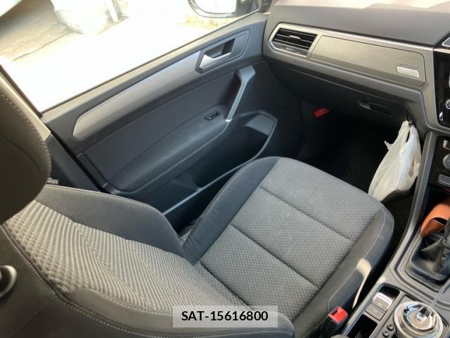 VolksWagen GOLF TOURAN 2017-06 8564091-23