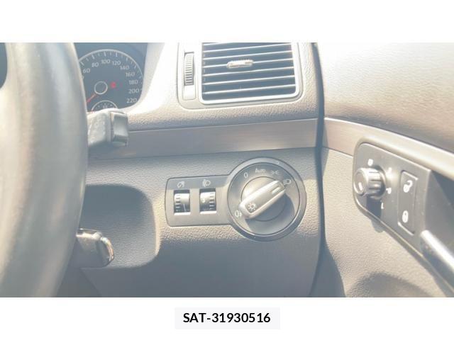 VolksWagen GOLF TOURAN 2012-06 8629745-12
