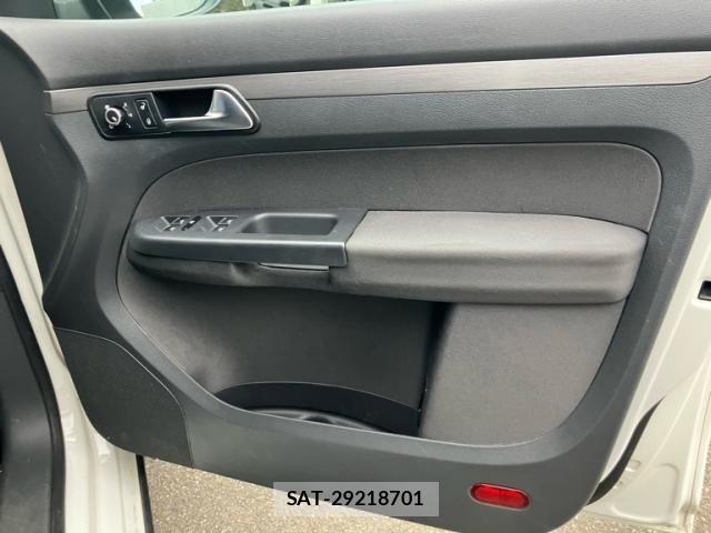 VolksWagen GOLF TOURAN 2013-04 8629744-11