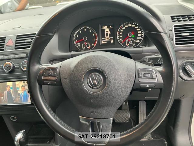 VolksWagen GOLF TOURAN 2013-04 8629744-14
