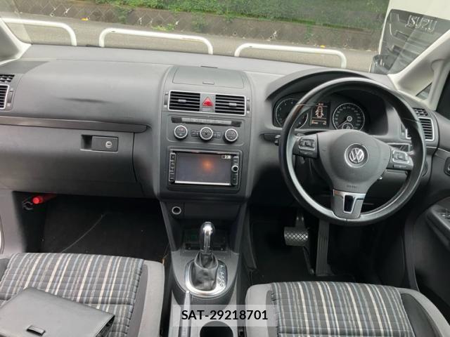 VolksWagen GOLF TOURAN 2013-04 8629744-23