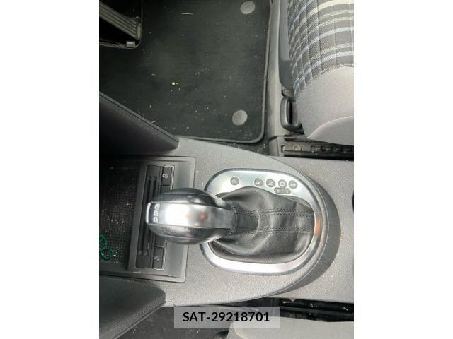 VolksWagen GOLF TOURAN 2013-04 8629744-24