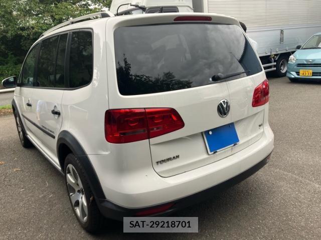 VolksWagen GOLF TOURAN 2013-04 8629744-2