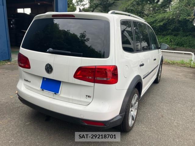 VolksWagen GOLF TOURAN 2013-04 8629744-3