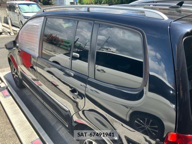 VolksWagen GOLF TOURAN 2013-06 8667142-9