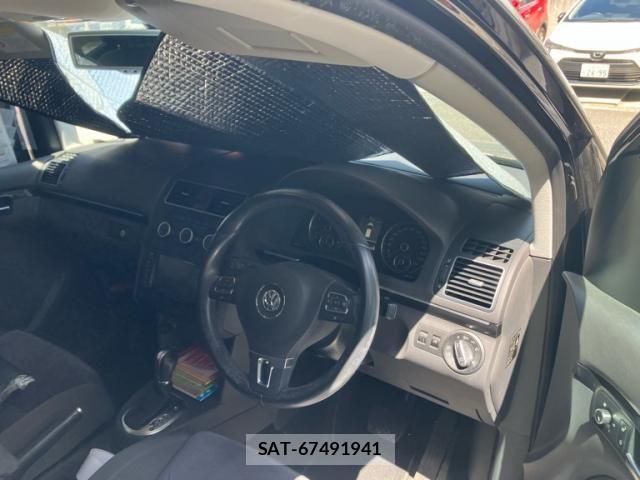 VolksWagen GOLF TOURAN 2013-06 8667142-12