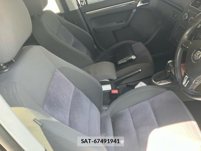 VolksWagen GOLF TOURAN 2013-06 8667142-13