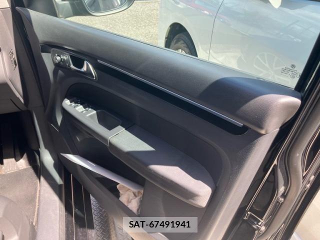 VolksWagen GOLF TOURAN 2013-06 8667142-15