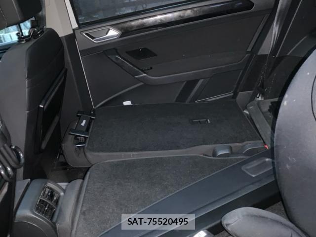 VolksWagen GOLF TOURAN 2017-10 8686925-16