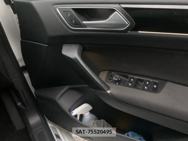 VolksWagen GOLF TOURAN 2017-10 8686925-17